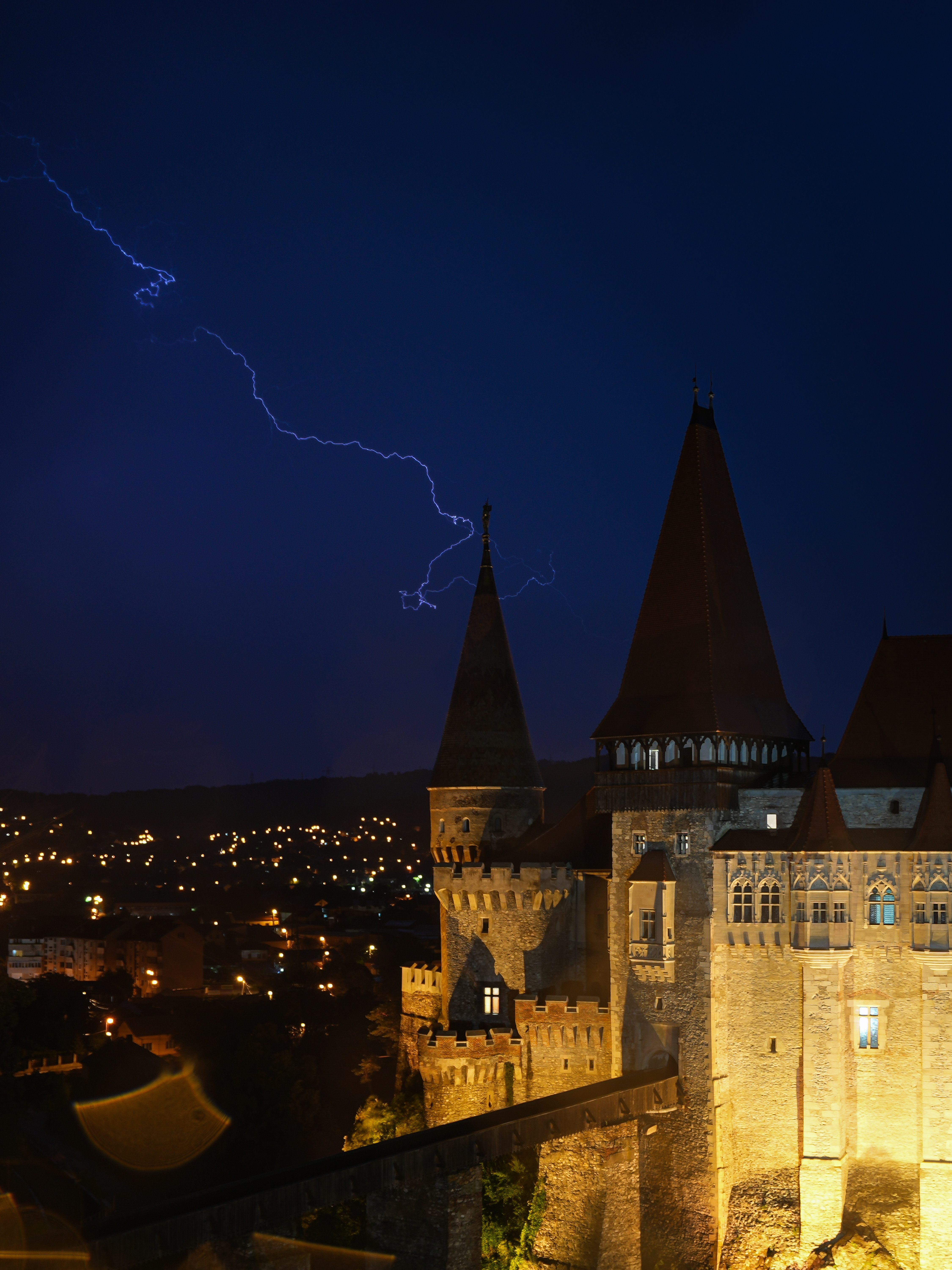 Castelul corvinilor fulger