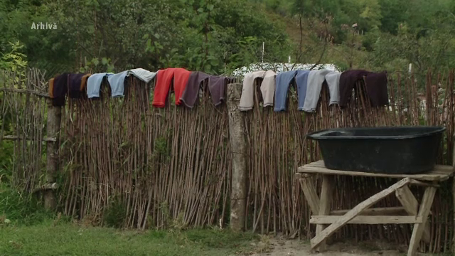 Trei copii din Iași au ajuns în stare critică la spital cu intoxicații. Mama lor ar fi dat cu soluție pentru purici