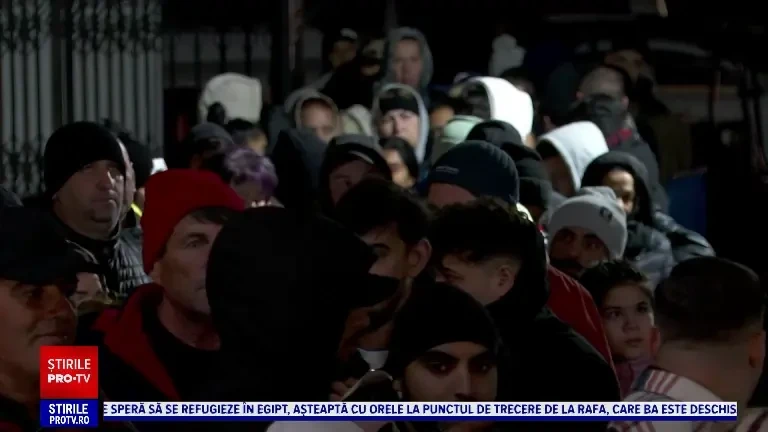 Pelerinii de la moaștele Sfintei Parascheva au îndurat frigul pentru a se închina. „Când am ieșit m-am simțit altfel”