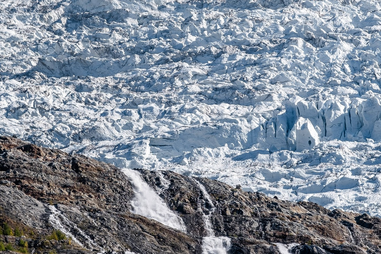 Comoara găsită de un alpinist pe un gheţar de pe Mont Blanc, vândută la licitație. Câți bani a dat cumpărătorul
