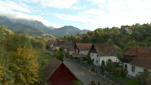 Zeci de pensiuni sunt scoase la vânzare sub prețul pieței în zona Bran-Moieciu. Multe au fost construite în anii 2000