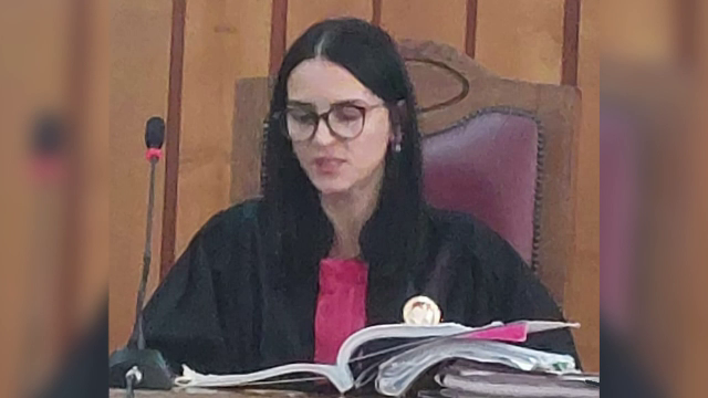 Judecătoarea din Suceava care se droga şi lua mită rămâne în arest preventiv