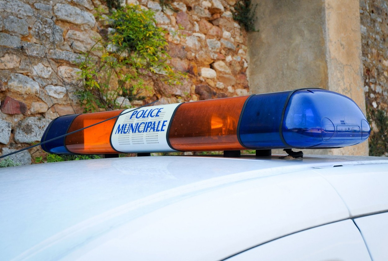 Atac cu cuțitul la un liceu din Franța. O persoană a fost ucisă, iar alte două rănite. Agresorul ar fi strigat "Allah Akbar"