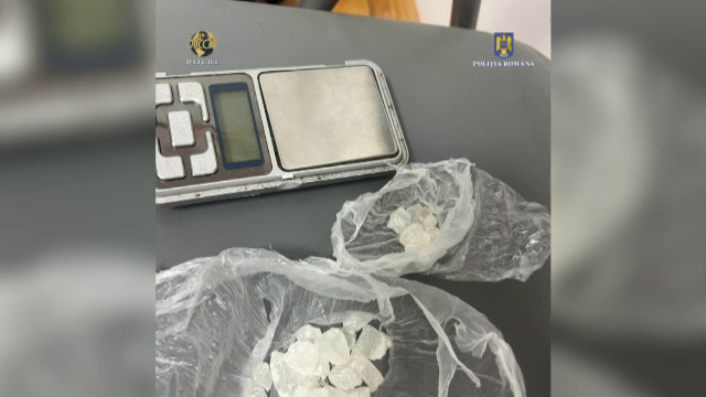 Un elev din Satu Mare a fost obligat de un traficant să vândă droguri timp de un an. Cum îl amenința suspectul