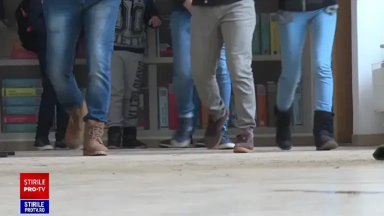 Un elev din Satu Mare a fost obligat să vândă droguri de un traficant, timp de un an. Cum îl amenința suspectul