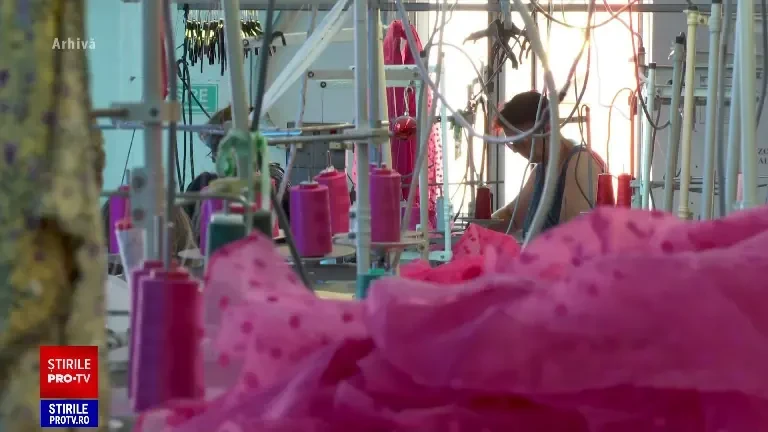 „Rămânem cu oameni pe care nu avem unde să-i punem.” România, printre ţările cu cel mai mare declin în producţia industrială