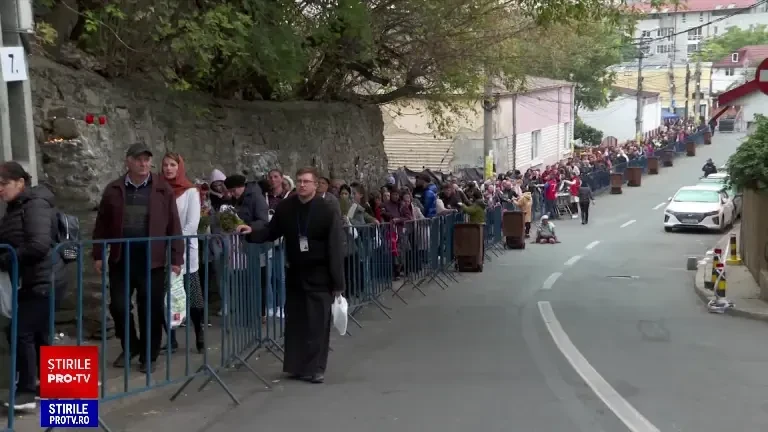 Cât a plătit un creștin pe veșmintele pentru preotul din sat, cumpărate de la Sfânta Parascheva. „Prețul nu contează”