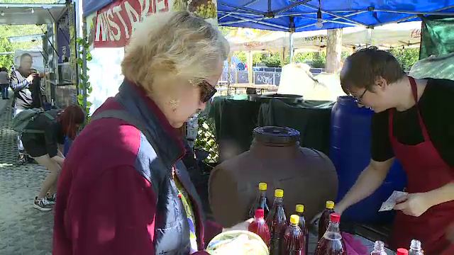 „Păi ce să facem, să luăm din supermarket?”. Sărbătoarea Recoltei și-a deschis porțile în București