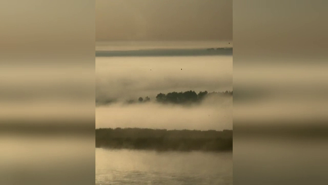 “Fierbe” Dunărea. Fenomen spectaculos în Galați: fluviul părea că dă în clocot