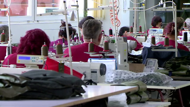 Cum s-a automatizat o spălătorie din Brașov. Munca a 42 de oameni o fac acum 7 angajați ajutați de roboți