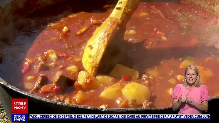 Întrecere de gătit gulaș. 8 echipe de bucătari pricepuți și-au dat întâlnire într-un sat din județul Braşov