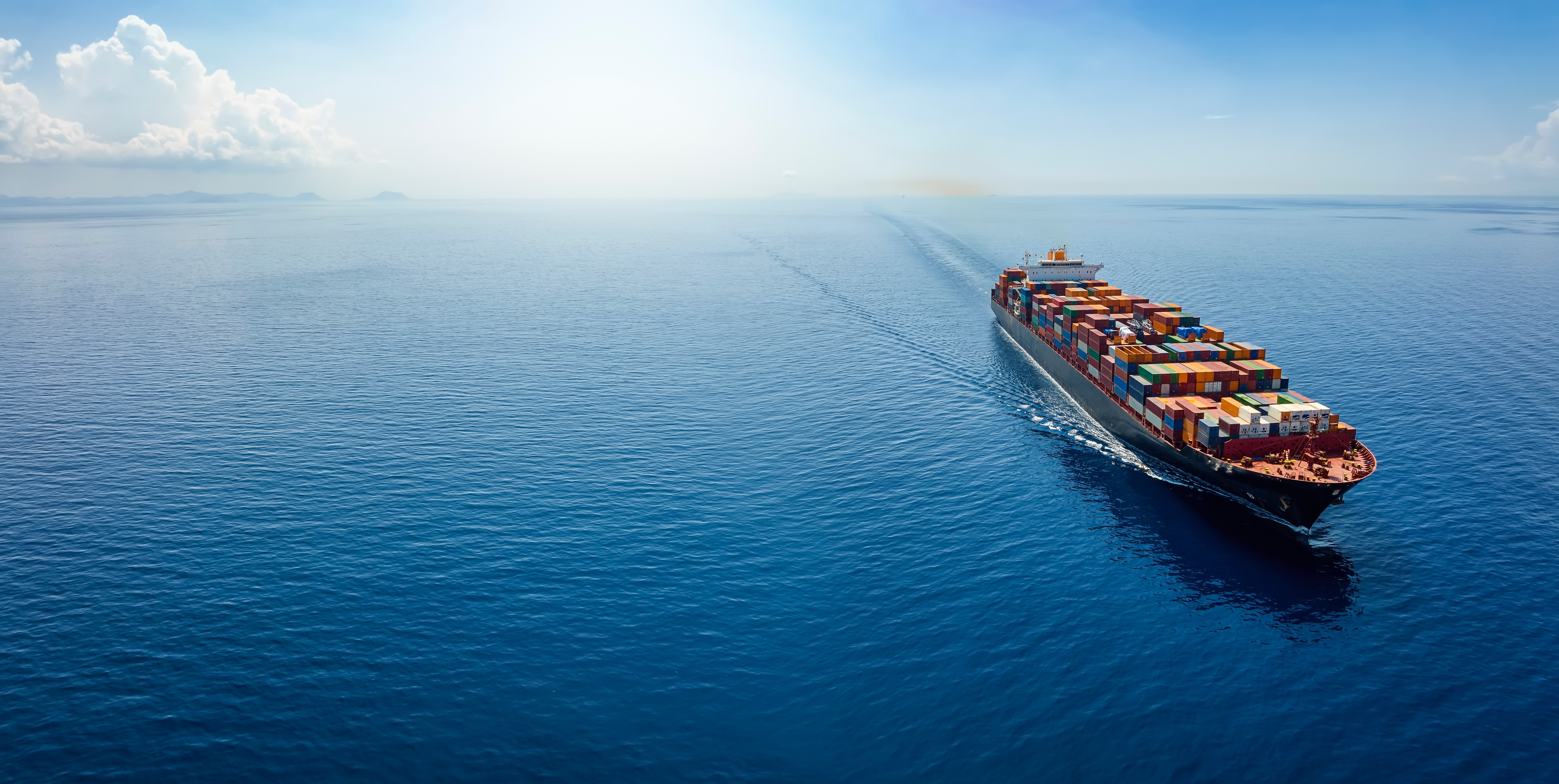 Cel puţin 17 migranţi, între care un copil de 5 ani, daţi dispăruţi în drum către Italia. Erau la bordul unei ambarcaţiuni