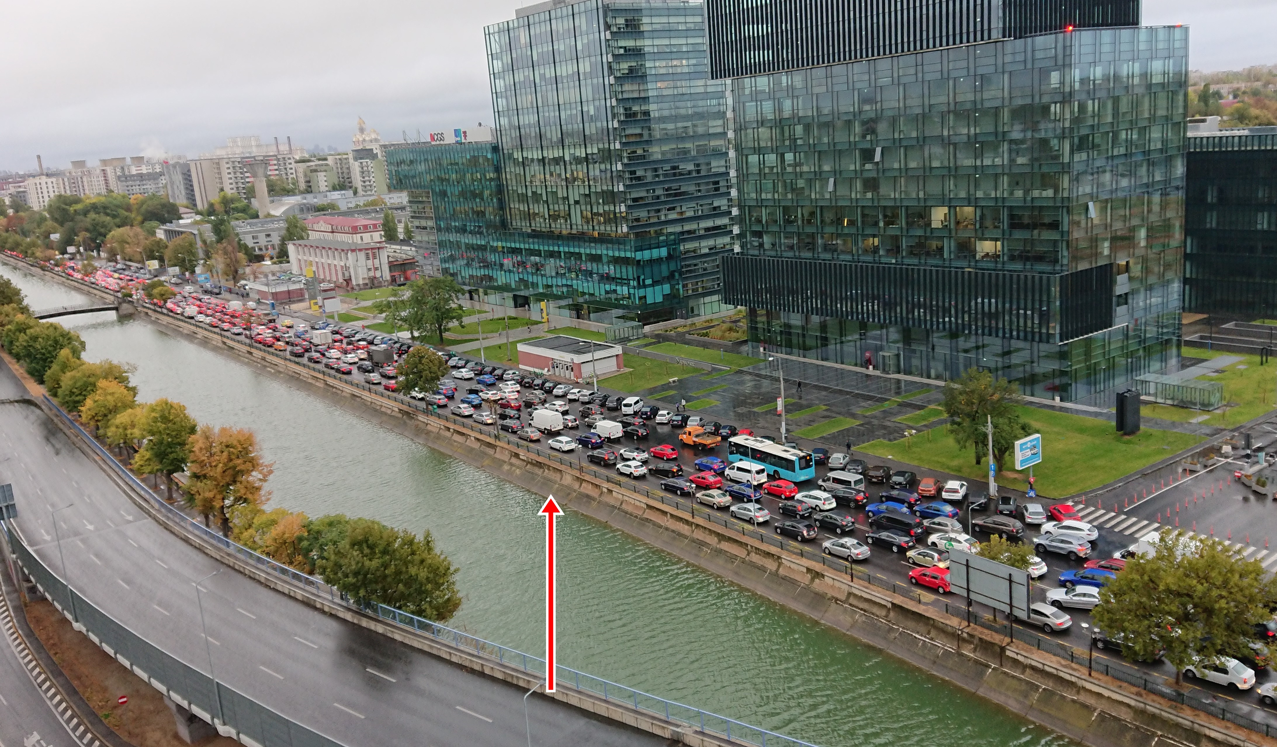 Scene neplăcute cu șoferii din București. Mașinile stau bară la bară, după ce a fost restricționată circulația pe Podul Grant