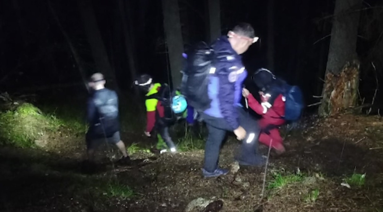 Un bărbat i-a uluit pe salvamontiști după ce noaptea l-a prins pe munte. Cum s-a ales rapid cu o amendă usturătoare