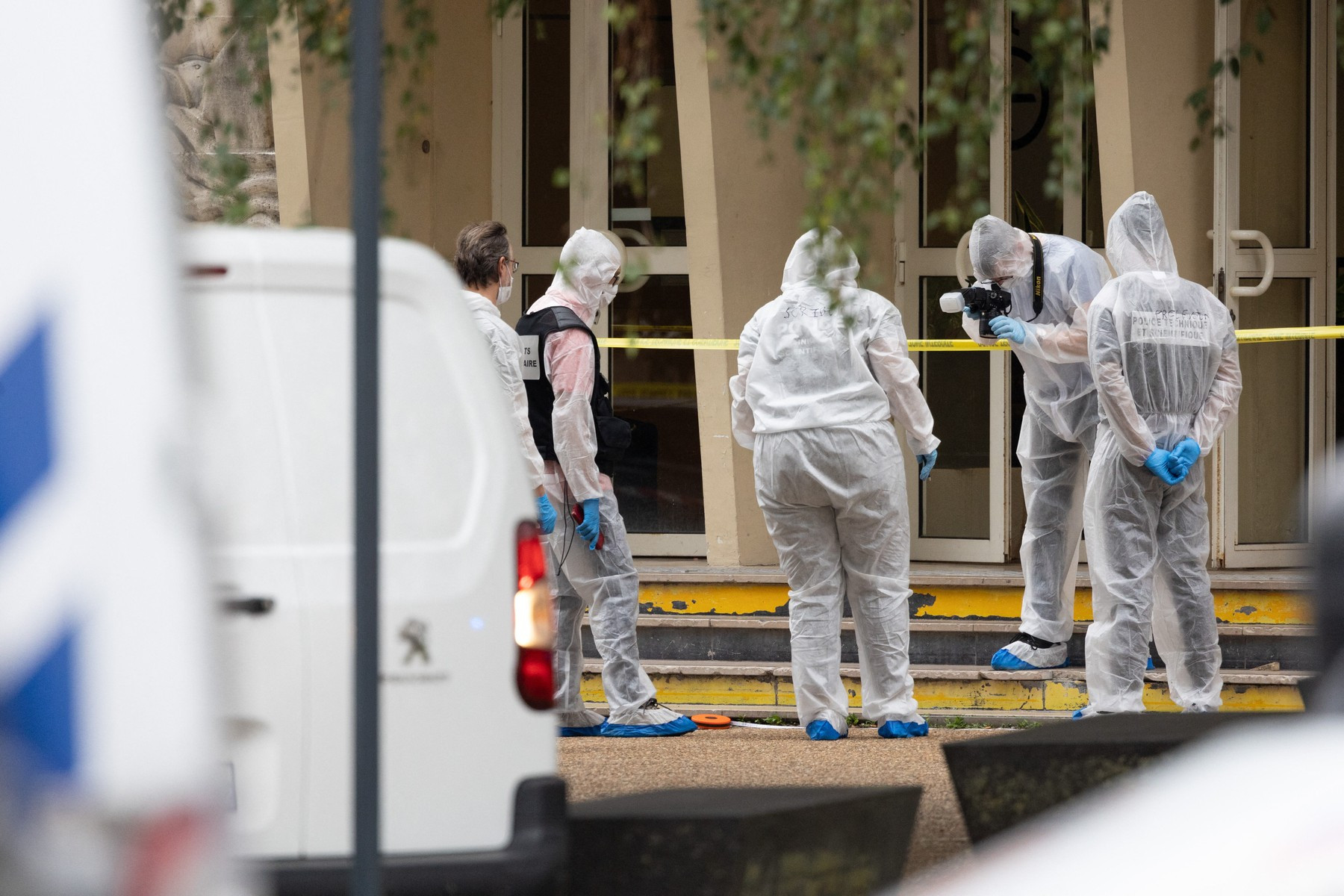 Atacatorul care a ucis un profesor în Franța provine dintr-o familie radicalizată. Ce se știe despre el. VIDEO