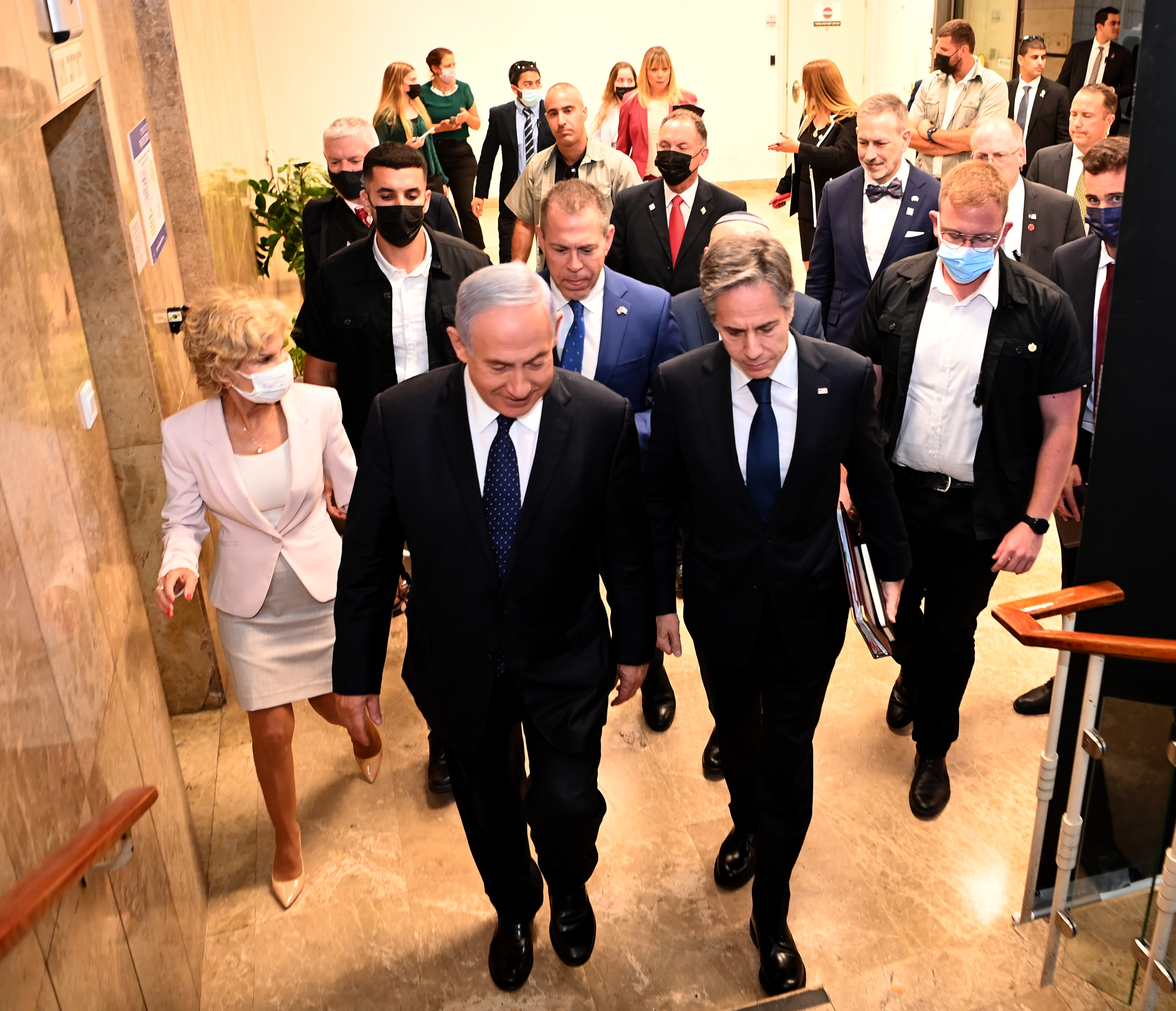 Blinken şi Netanyahu s-au adăpostit într-un buncăr. Sirenele de raid aerian au răsunat la Tel Aviv în timpul întâlnirii lor