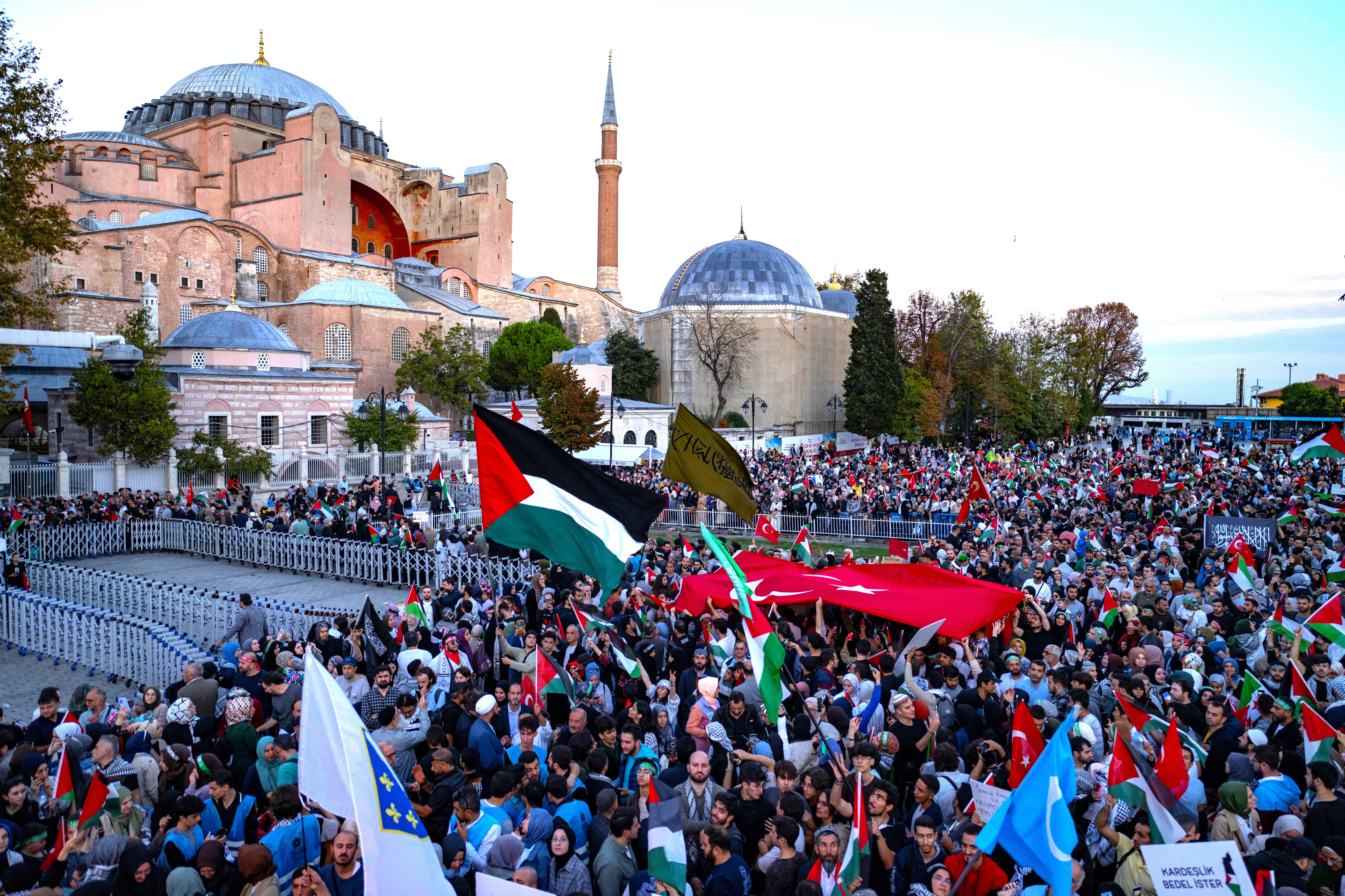 Israelul le cere cetățenilor săi să plece imediat din Turcia și Maroc. Motivul invocat