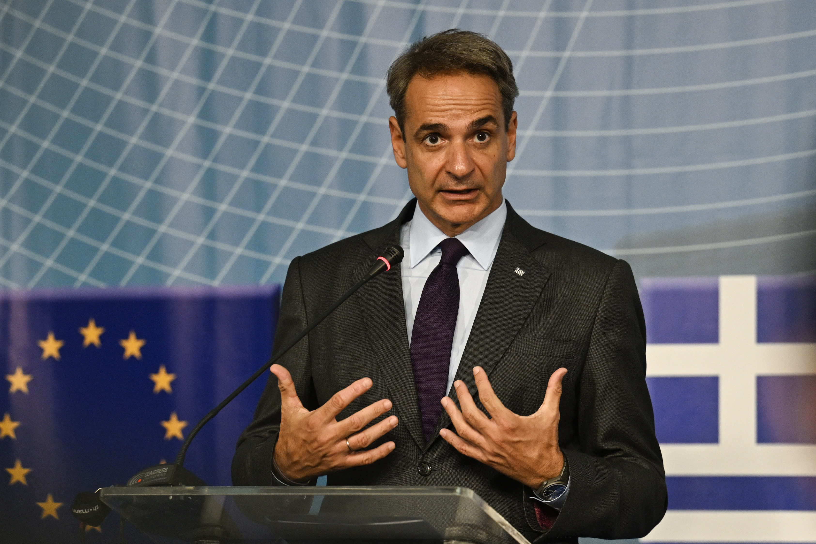 Premierul Greciei vrea să propună legalizarea căsătoriilor între persoane de acelaşi sex