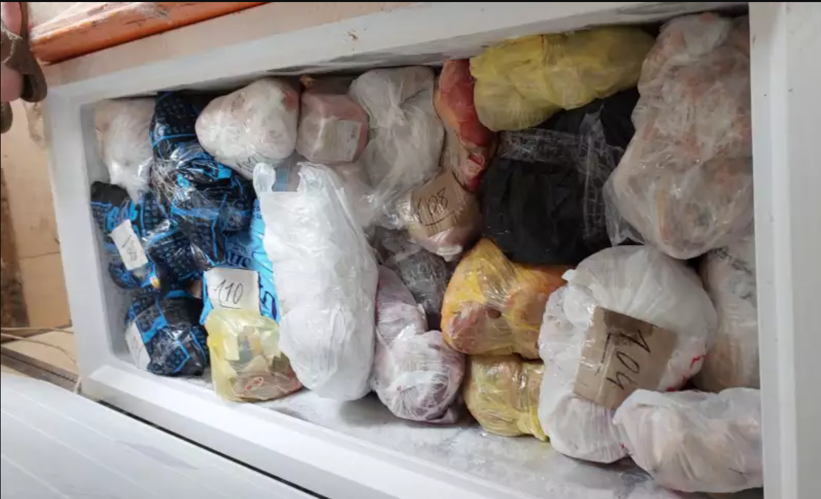 Vameșii maghiari au confiscat și distrus sute de kilograme de mâncare trimise românilor din Irlanda de rudele din țară