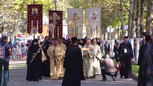 Pelerinii înflăcărați își vor petrece sfârșitul de an în circuite turistice pe la biserici. Vor ajunge și în Grecia