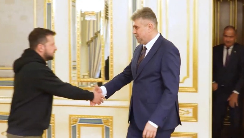 Gestul făcut de Ciolacu în momentul în care l-a întâlnit pe Zelenski, la Kiev. VIDEO