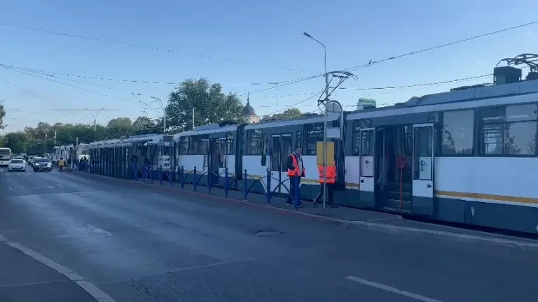 Tramvaie blocate pe Șoseaua Giurgiului din București, la Eroii Revoluției, în urma unei defecțiuni