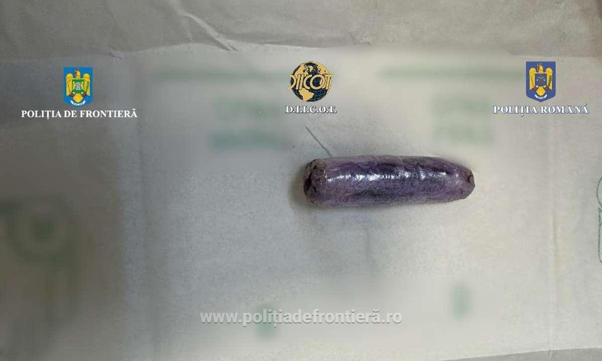 Româncă reținută pe Aeroportul Otopeni după ce a fost prinsă cu droguri. Surse: Urma să călătorească spre Tel Aviv | FOTO