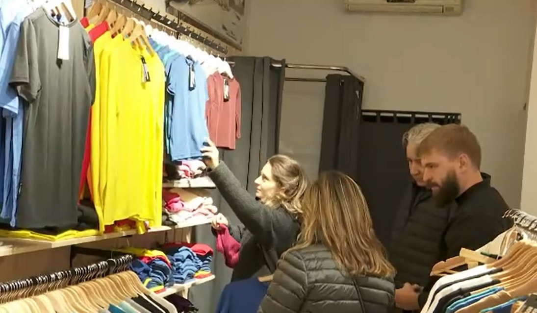 Vremea caldă schimbă moda și afacerile. Care sunt hainele potrivite pentru temperaturile momentului