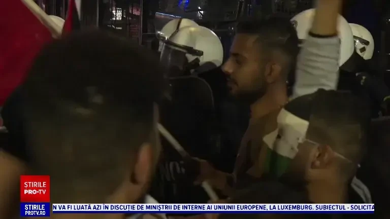 Val de proteste în lume, după explozia de la spitalul din Fâșia Gaza. Manifestanții s-au luat la bătaie cu forțele de ordine