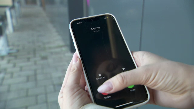 Tinerii din generația Z nu răspund la apelurile părinților. De ce preferă să comunice prin mesaje