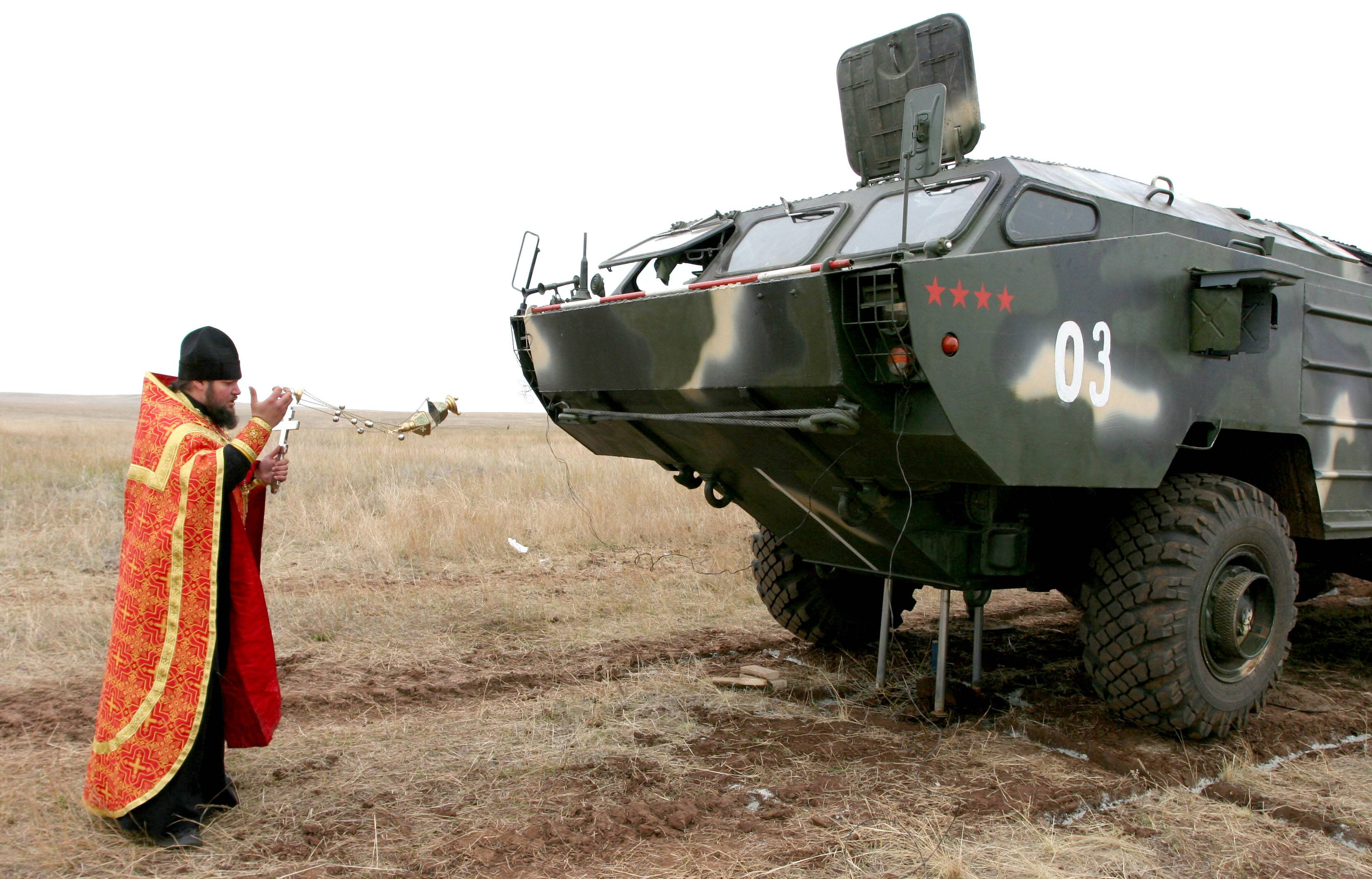 Biserica Ortodoxă Rusă își face propria armată de mercenari pentru a-i trimite să lupte în Ucraina. Cum recrutează enoriașii