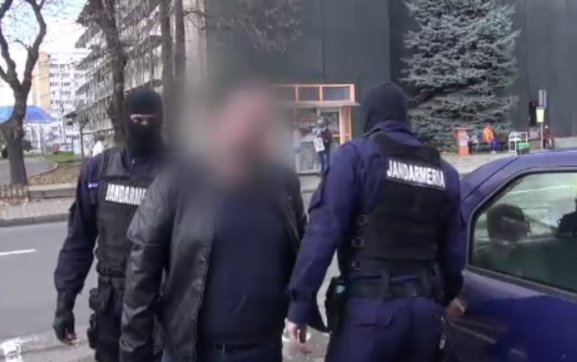 Cine este medicul din Neamț arestat după ce a chiulit timp de patru luni de la serviciu. Ce salariu nesimțit înacasa degeaba