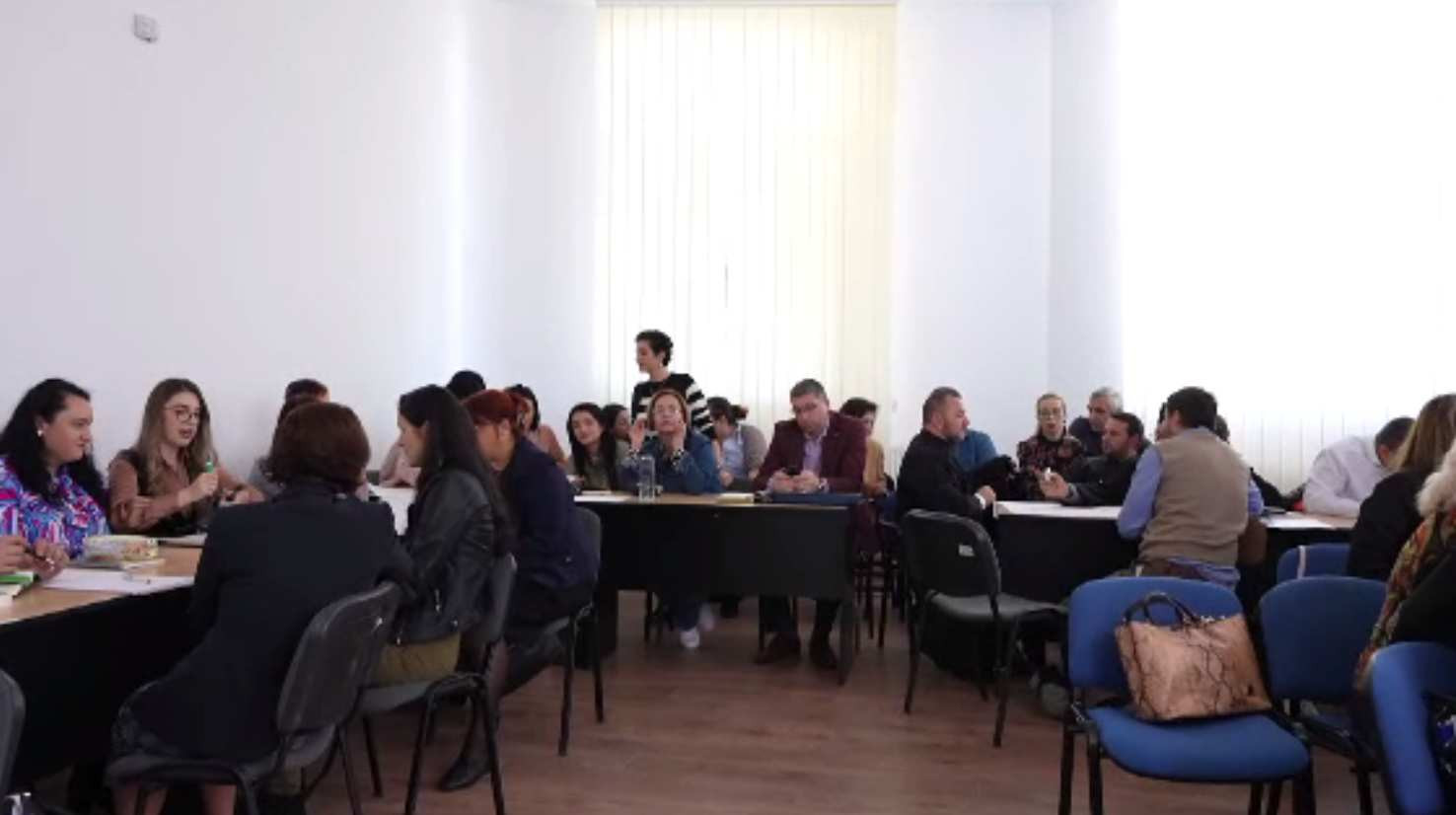 Profesorii care învață metodele moderne de predare, în satele din Moldova. Cel mai important e să fii atent la emoții