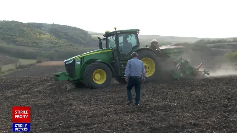 Vremea caldă pune producția de cereale de anul viitor în pericol. "Nu se poate ara, se distrug plugurile"