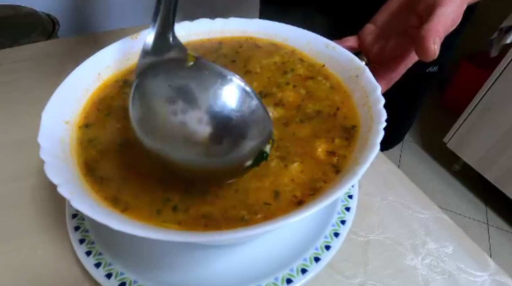 Mâncarea „ca la mama acasă”, în gospodăriile oamenilor din Vama Buzăului, Cât costă două feluri și desert