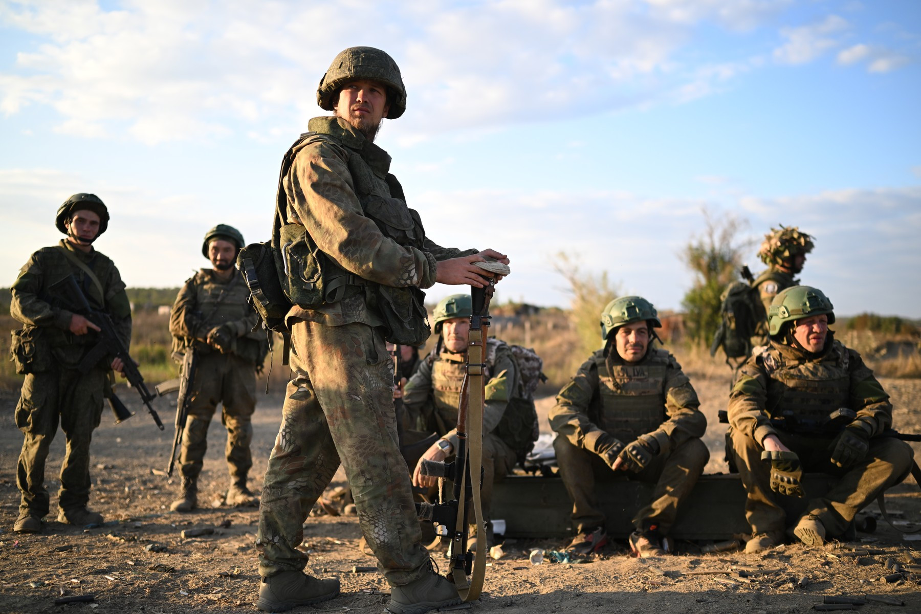 „E ca în Las Vegas”. Motivul halucinant pentru care soldații ruși primesc droguri tari direct în tranșeele din Ucraina