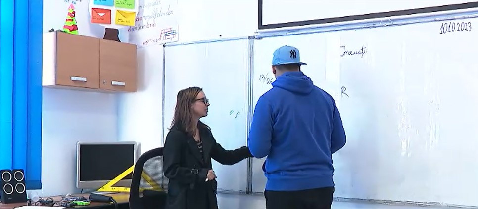 „Condamnarea” profesorilor care au ales să meargă în mediul rural pentru a ajuta elevii. Școala românească - un câmp de luptă