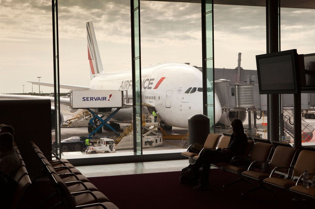 Zeci de alerte false cu bombă au vizat aeroporturile din Franța, în ultimele cinci zile