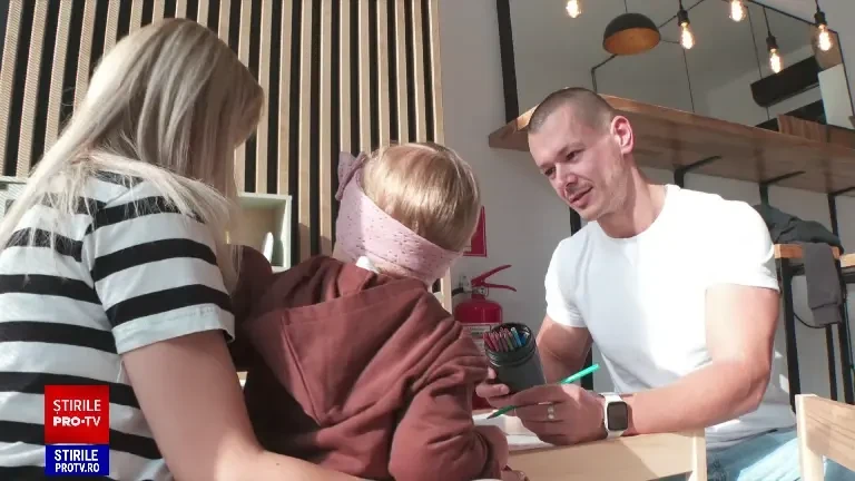 Numărul bărbaților care își iau concediu de paternitate a crescut în România. „Am învățat să apreciez mult mai mult mamele”