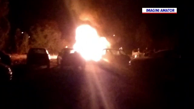 Două autoturisme au luat foc în Sectorul 4 al Capitalei. Care ar fi cauza incendiului