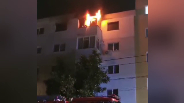 Un bărbat din Techirghiol și-a bătut soția, apoi a distrus tot în apartament și i-a dat foc. ”Ardeam ca șobolanii toți”