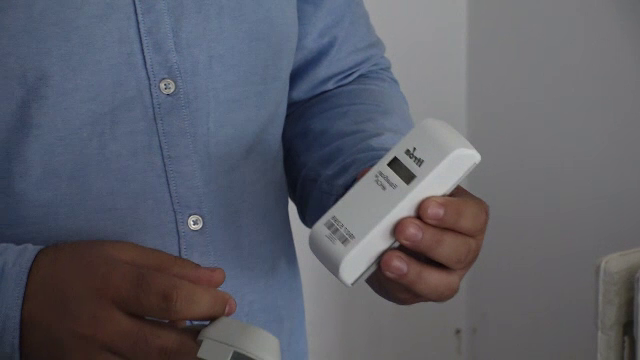 Românii mai au 2 luni să-și pună repartitoare, altfel vor fi amendați. Mulți spun că aduc mai multă pagubă