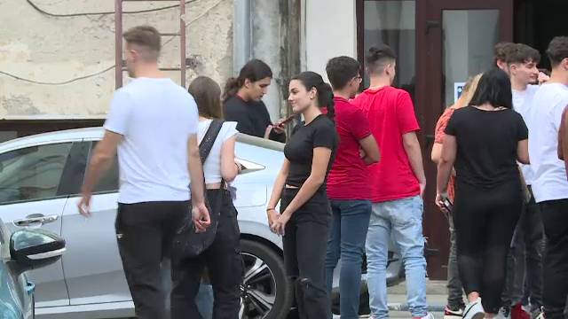 Tinerii din sistemul de protecţie beneficiază de sprijin între 18 şi 26 de ani. Ce condiții trebuie să îndeplinească