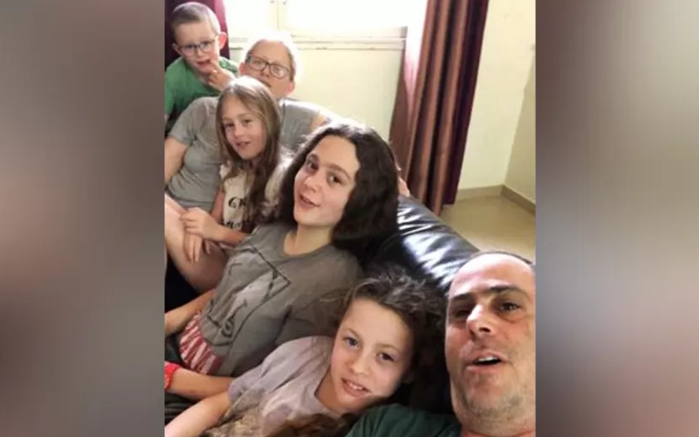 „Era într-o baltă uriașă de sânge”. O fată de 18 ani din Israel, ucisă de Hamas sub privirile îngrozite ale familiei sale