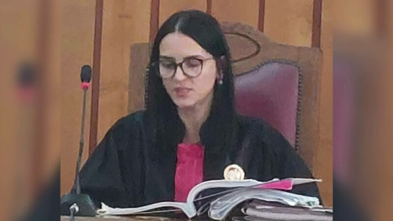 Judecătoarea din Suceava care se droga alături de interlopi le spunea infractorilor să fugă în Italia sau Spania