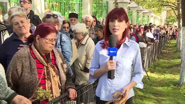 Zeci de mii de pelerini la Sfântul Dumitru din București. Cozile s-au întins pe 3 kilometri. Cel mai tânăr pelerin are 3 luni