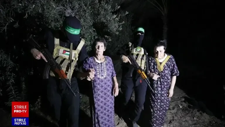 Propagandă teroristă. Membrii Hamas s-au filmat când tratau ostaticele eliberate cu ceai și biscuiți