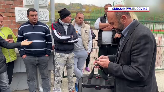 Scandal în fața unei școli din Suceava după întoarcerea la catedră a unui profesor acuzat, în trecut, de agresiune sexuală