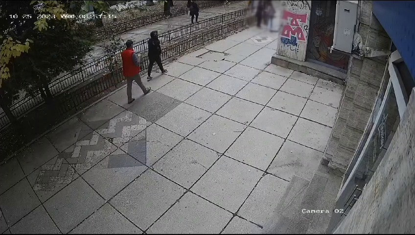 Persoana peste care a căzut femeia care a încercat să se sinucidă a murit