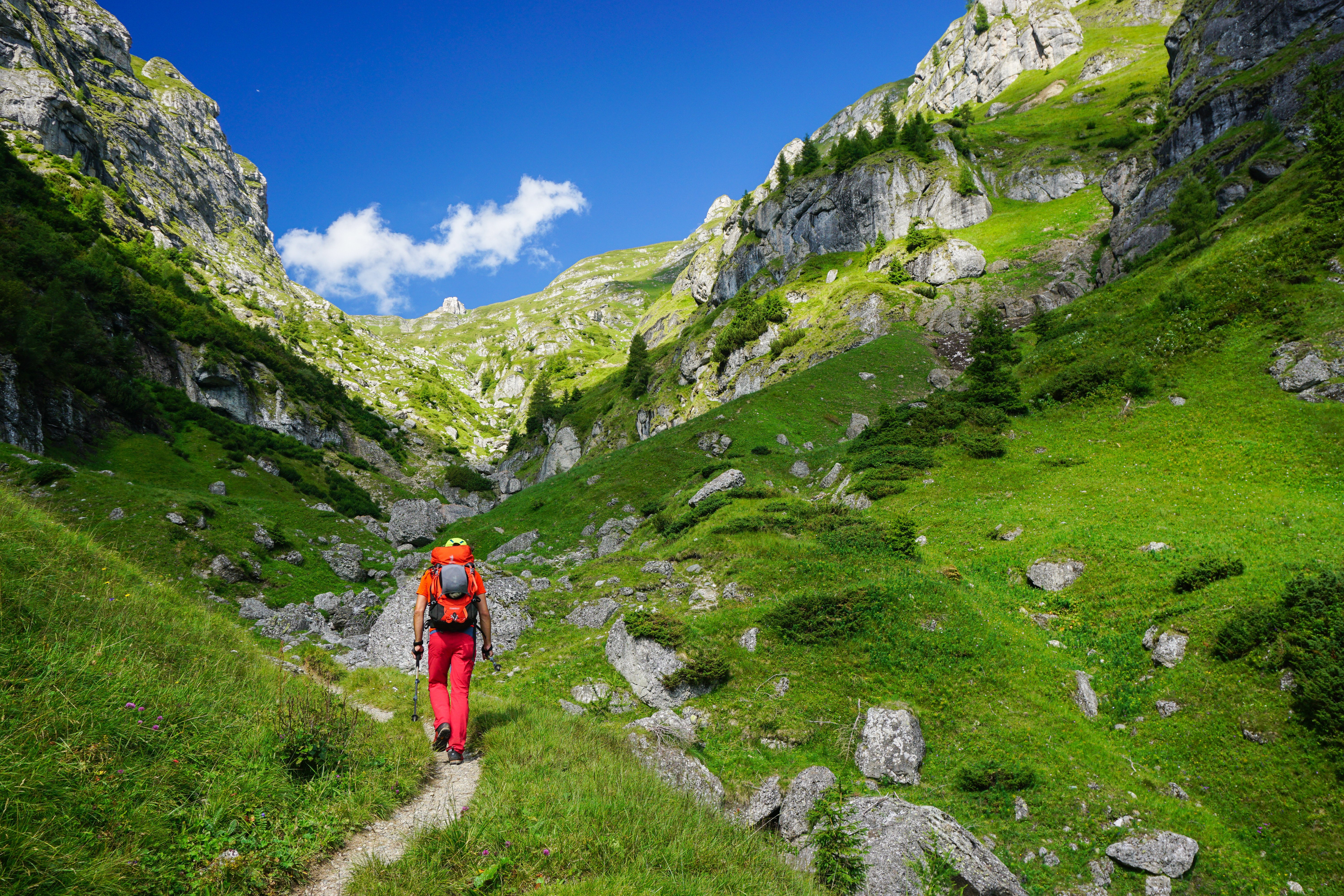 Drumeții pentru începători în Munții Bucegi — locurile spectaculoase de vizitat toamna aceasta